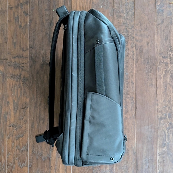 Nomatic Travel Pack 20L Expands to 30L Backpack - Picture 3 of 16